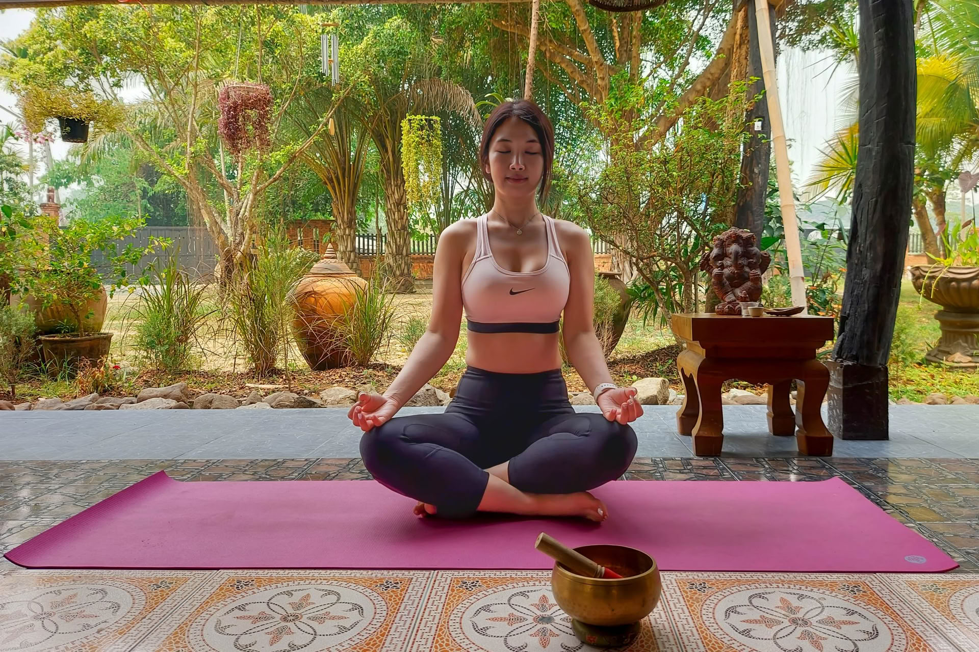 Ein Toast auf das Wohlbefinden – Yoga & Wein