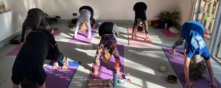 Goldenes Yoga-Herbst-Retreat