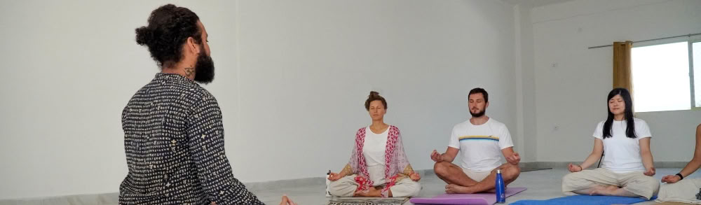 100-Stunden-Yoga-Lehrer-Ausbildung in Rishikesh