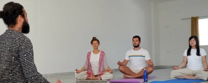 100-Stunden-Yoga-Lehrer-Ausbildung in Rishikesh