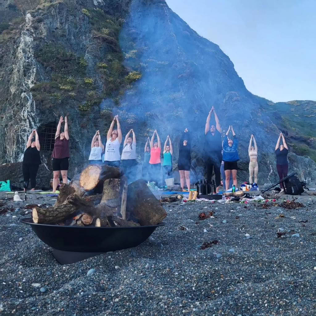 Starkes Core-Yoga mit Ginni
