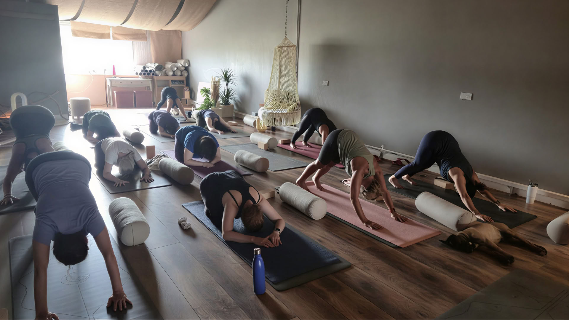 Ruhiges und erdendes Abendyoga mit Ginni