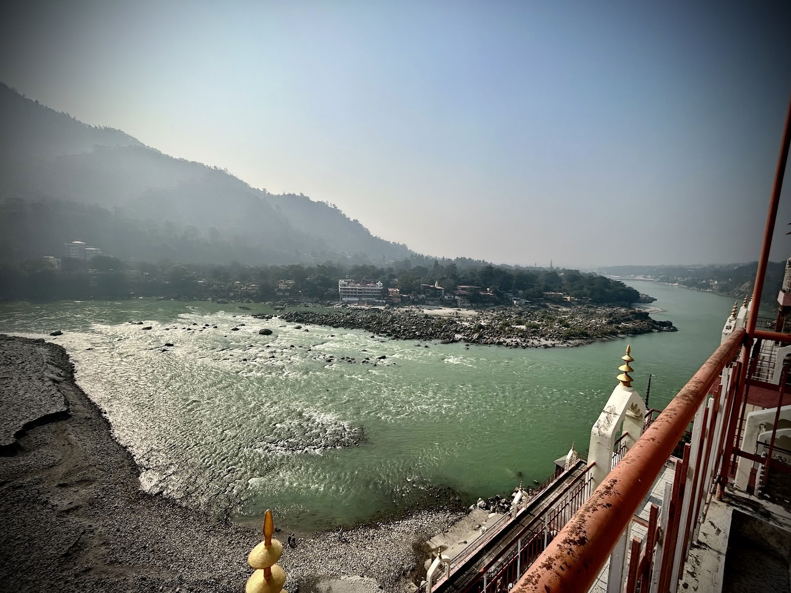 Rishiganga Yogshala - Yogalehrer-Ausbildungsschule & Yoga Retreats in Rishikesh