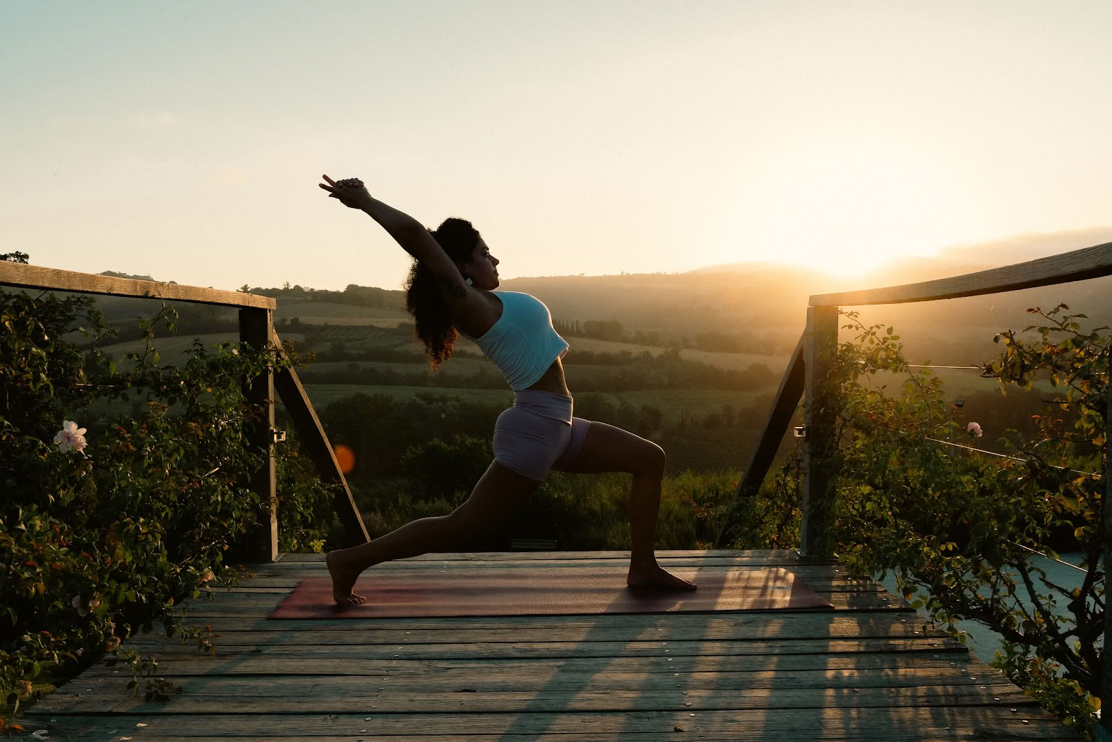 Vinyasa-Yoga mit Adriana – auf Englisch, mehrstufig