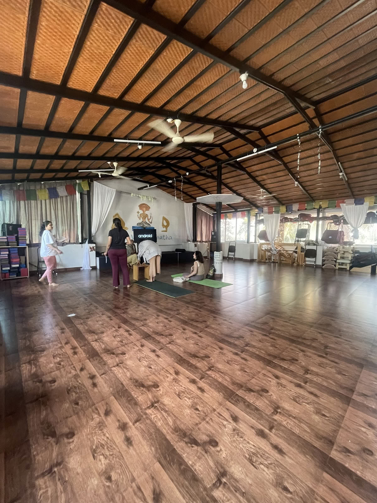 Yoga mit Srinatha, Mysore, Indien – Ashtanga | Hatha | Iyengar Yoga Lehrerausbildungszentrum