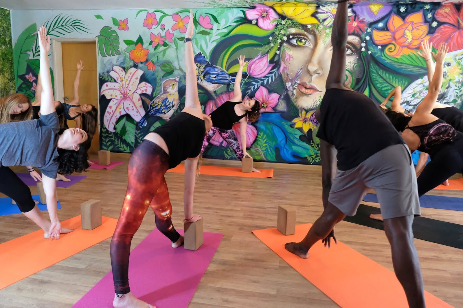 Fliegender Baum Yoga