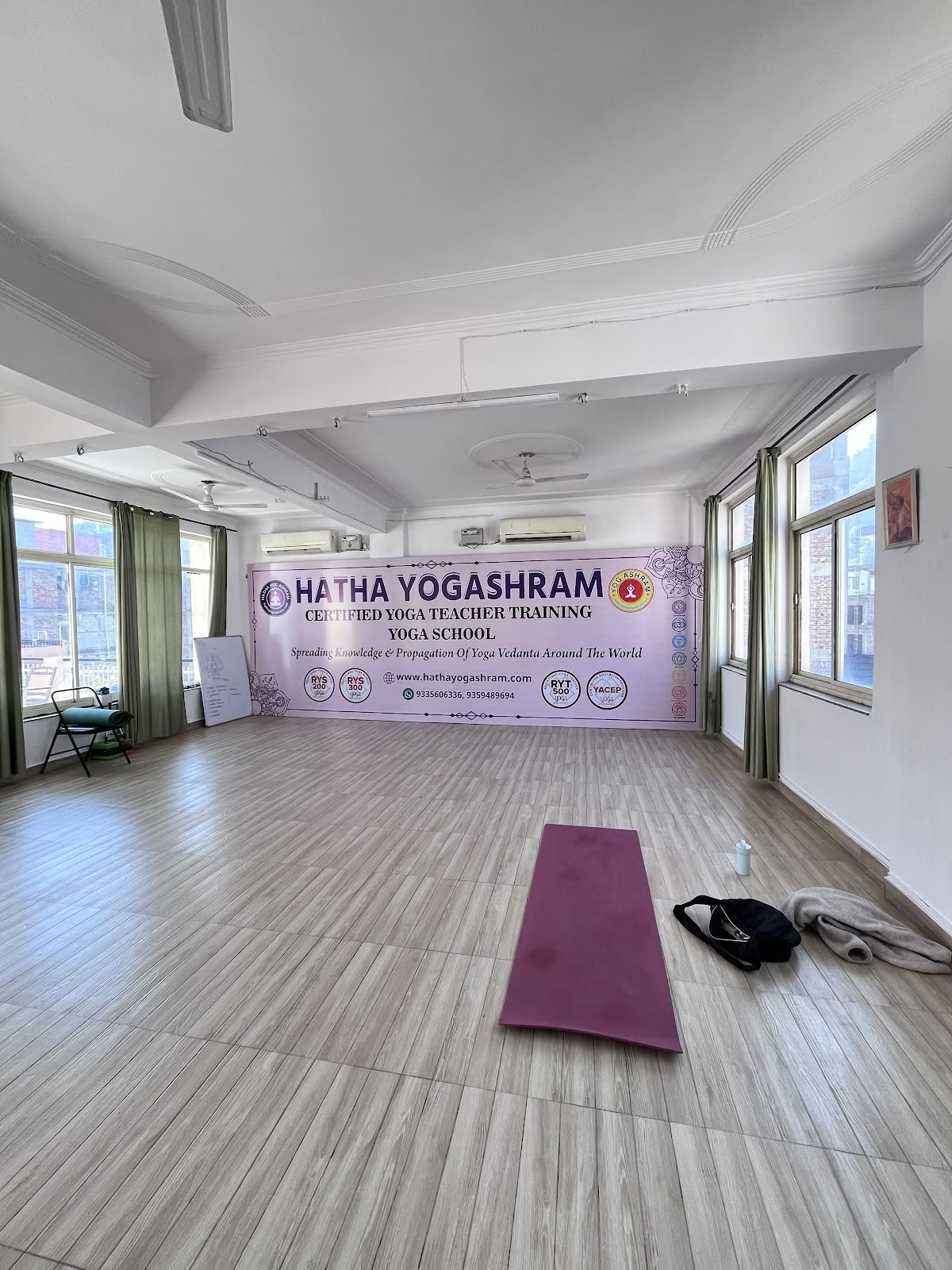 Hatha-Yogaschram