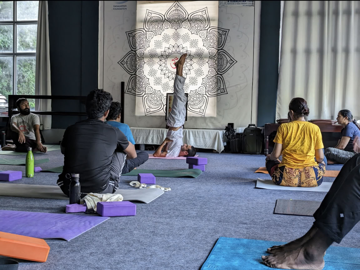 Ein Himalaya-Yogi-Institut Rishikesh
