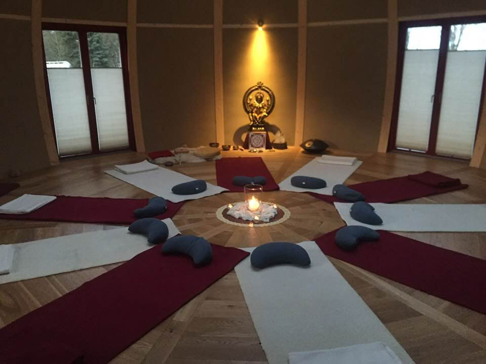 Yogini Dome - Klangort der Stille/ Retreat, Yoga & Meditation