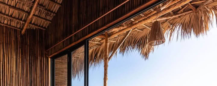 Privates Bungalow im Baumhausstil direkt am Strand