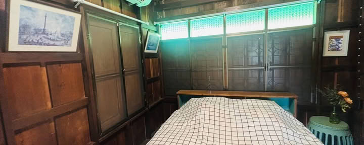 Privates Schlafzimmer mit gemeinsamem Badezimmer