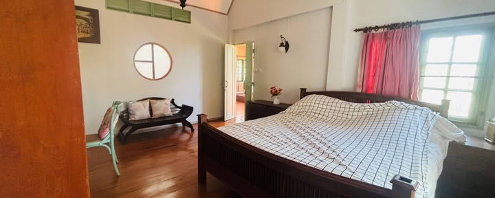 Gemeinsames Schlafzimmer mit gemeinsamem Badezimmer