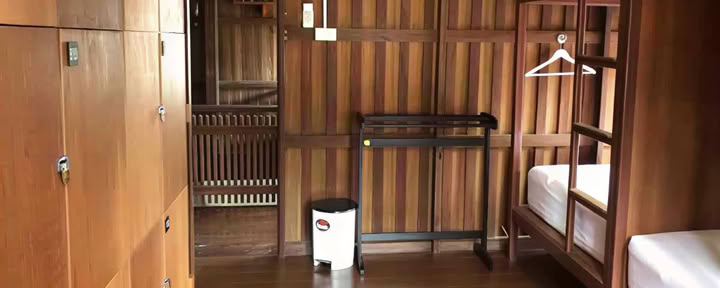 Einzelbett in einem klimatisierten 6-Bett-Hostel