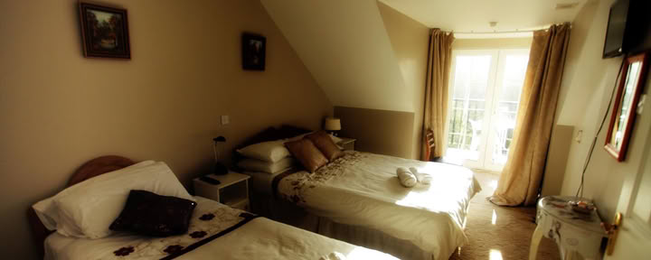 Dreibettzimmer mit eigenem Bad