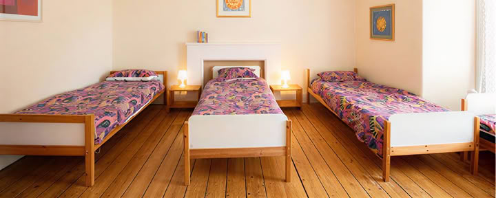 Reguläres Schlafsaalbett